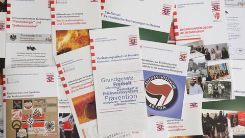 Eine Collage von Informationsmaterialien des LfV Hessen