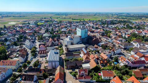 Blick aus der Luft auf den Stadtkern von Pfungstadt.